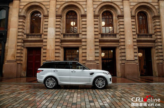 A copy of _fororder_image001, which shows the all-terrain strength of a luxury sports SUV, is the heart of Land Rover Range Rover Sport Edition.