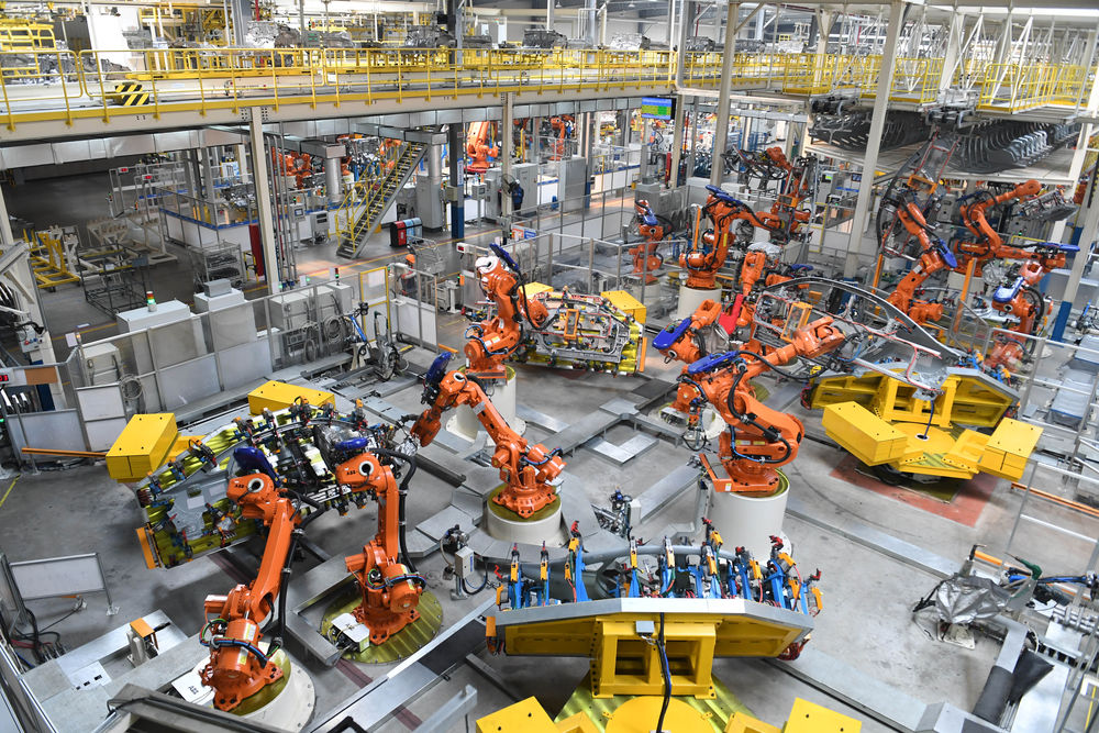 Robots work in the production workshop of Geely Automobile in Linhai, Zhejiang (photo taken on March 27, 2018). Xinhua News Agency reporter Yin Bogu