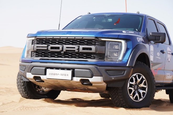 American pickup truck mainstay test drive new Ford F-150 Raptor